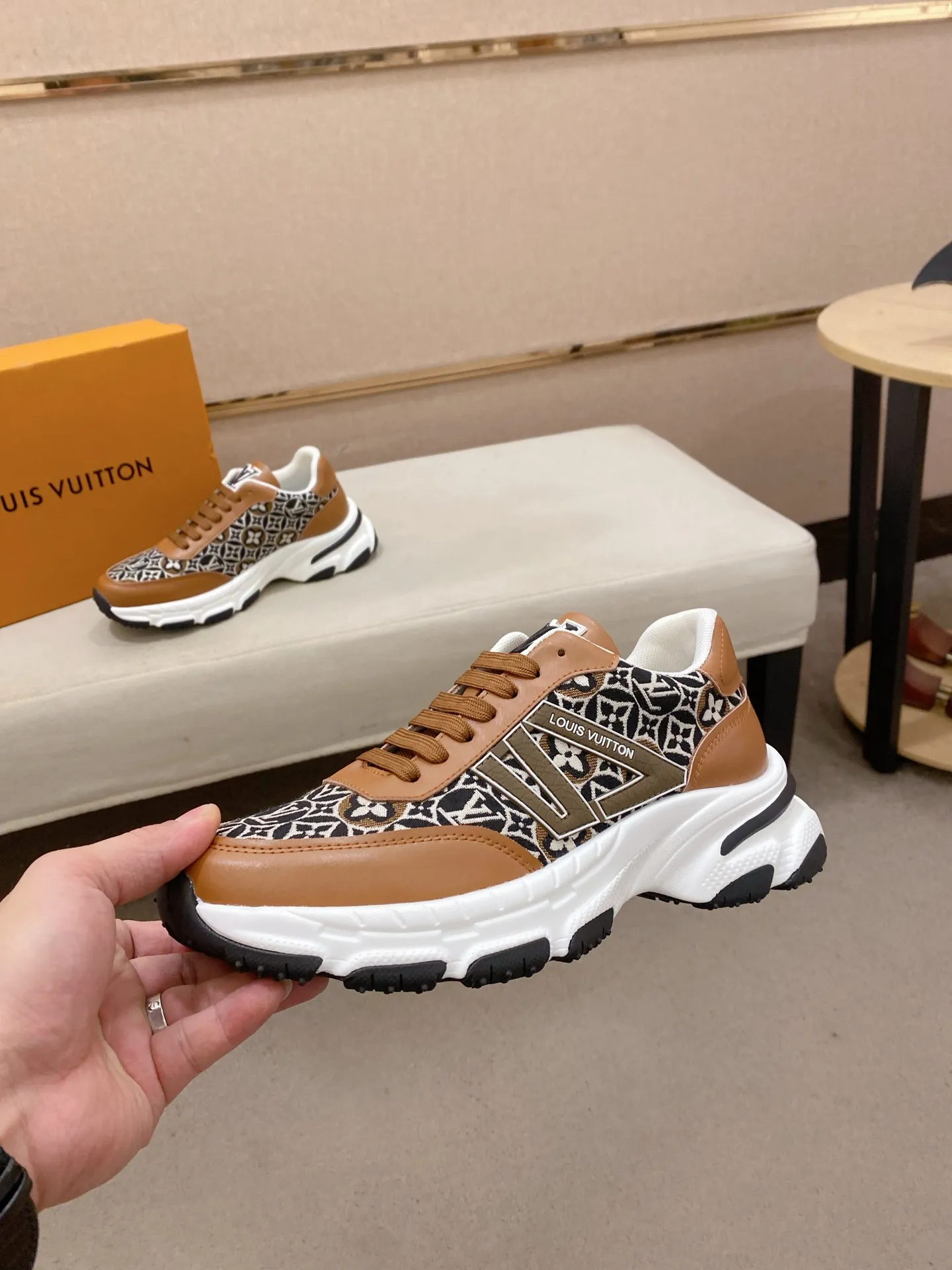 Men's shoes 442💰louis vuitton (Louis Vuitton/lv)🔍🔍The new counters are on sale at the same time. The uppers are imported from Italy. ⃣️Re-engraved🇮🇹💪💪, ⚠Sole: The original sole is specially provided by the original factory, the exclusive movable molded sole is super comfortable, ⚠Original and single goods 🔍high quality, you can enter and leave the counter at will, welcome to compare⚠. Code number: 38-44 (45/customized, non-refundable)